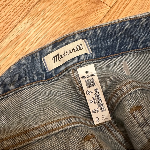 Madewell Relaxed Mid Rise Denim Shorts in Renfield Wash: Destructed Edition - Picture 3 of 6